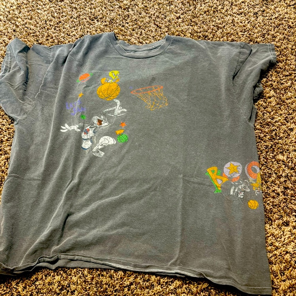 Fairly new looney tunes t shirt